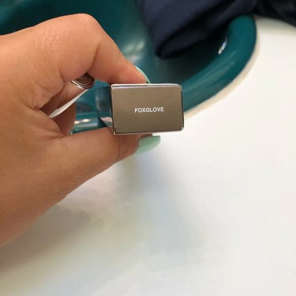 NIB BECCA GLOW GLOSS - Picture 2 of 5